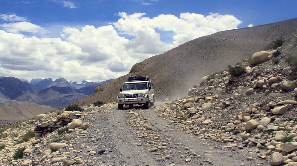 पहिरोले अवरुद्ध हेलम्बु राजमार्ग एकतर्फी सञ्चालनमा